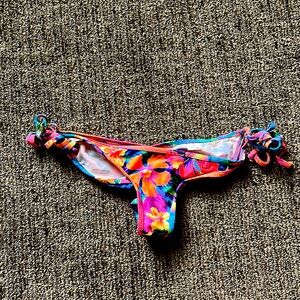 Chynna dolls classic scrunch bottom bikini